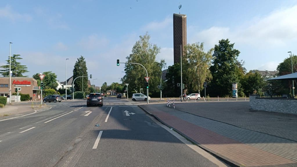 Street view near Vakis