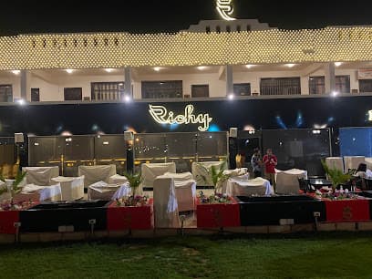 Richy Lounge Bar and Restaurant