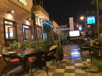 Chaise Cafe & Art Gallery