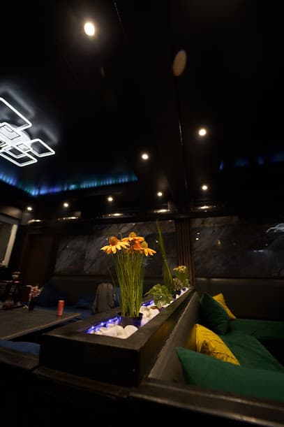Royal Lounge