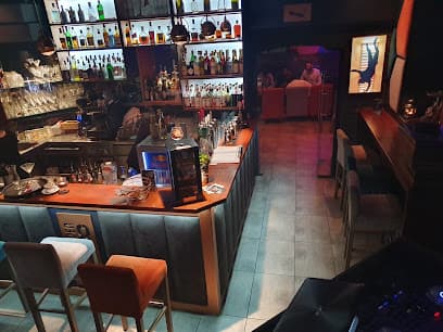Upper 8 Shisha Coctails & Sportbar