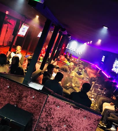 Azzaro Lounge