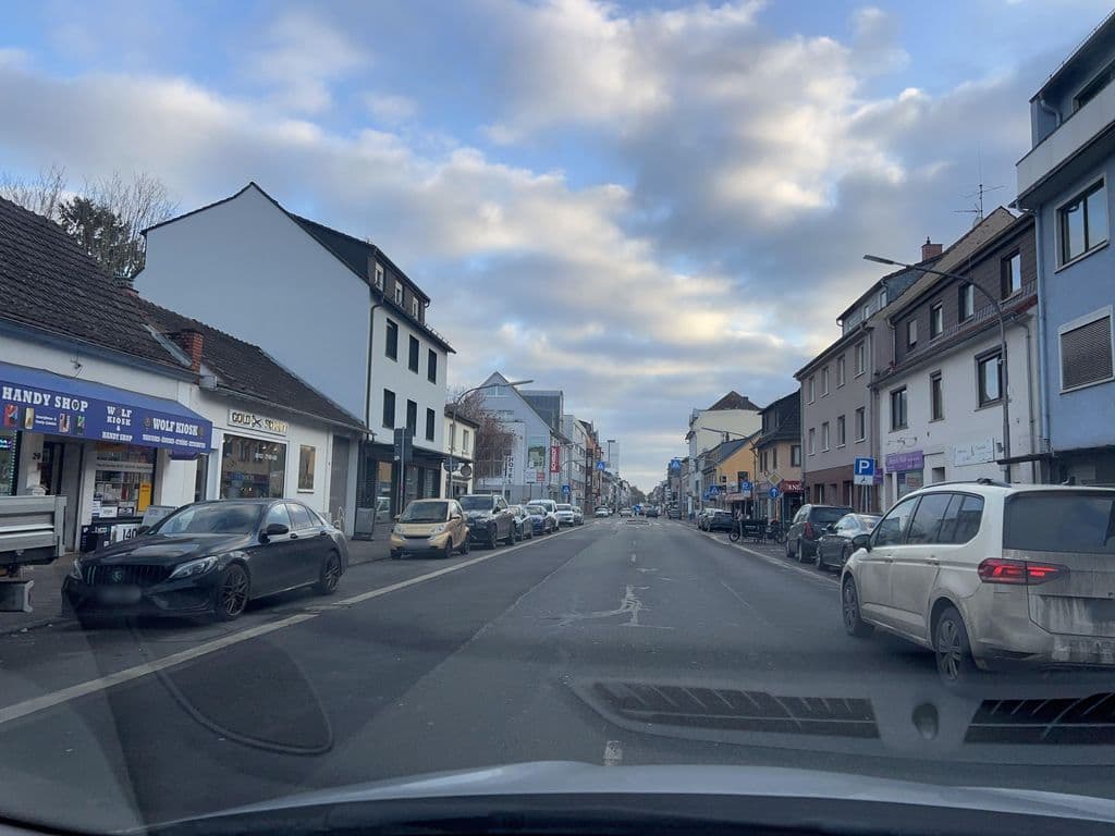 Street view near La vie Hookah & Drinks