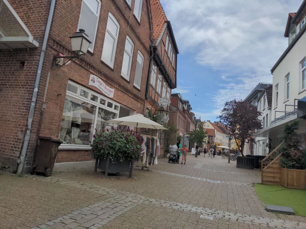 Street view near BRIXX BAR&HOOKAH