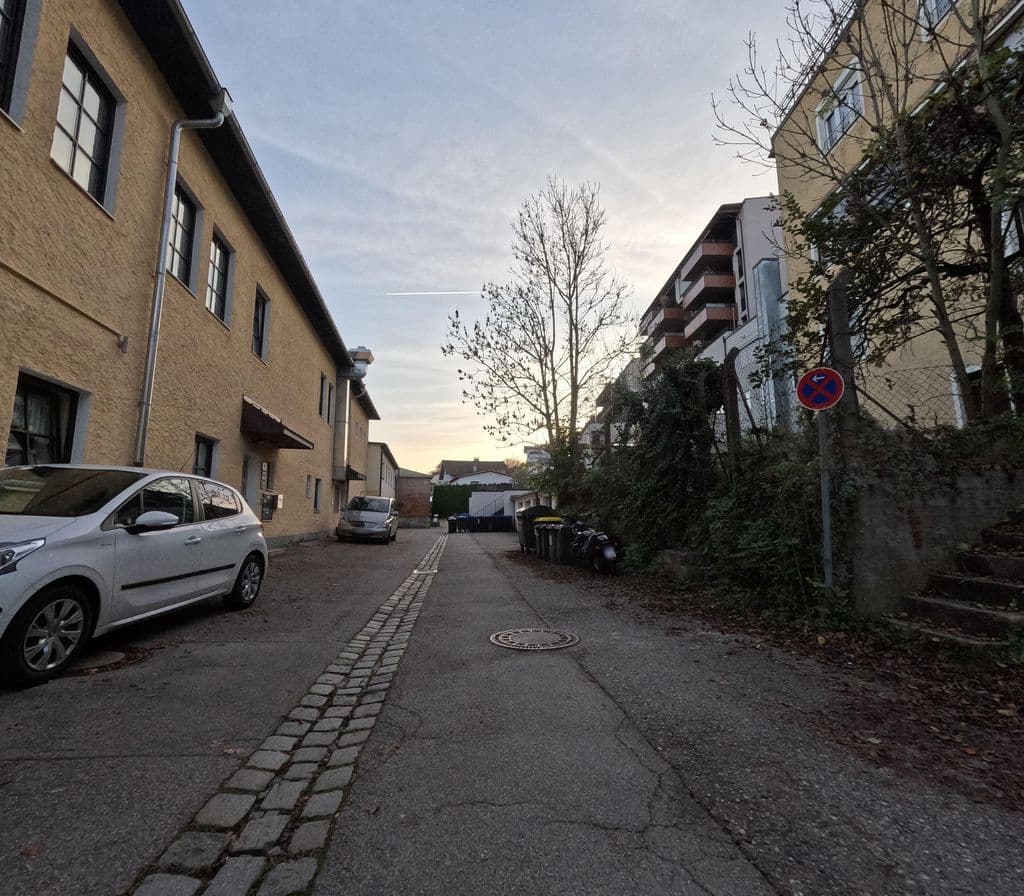 Street view near Escobar Shisha Lounge