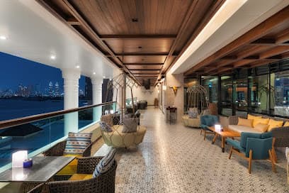 Raia Rooftop Bar & Lounge