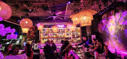 AlmaRosa Restaurant & Lounge