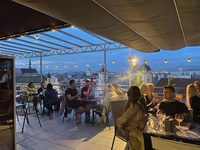 La Česká Láska, Salonek a restaurace