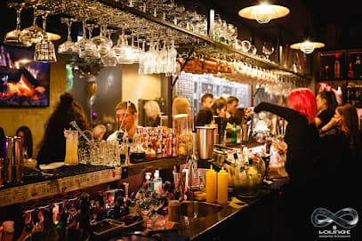 8 Lounge Cocktail bar & Restaurant