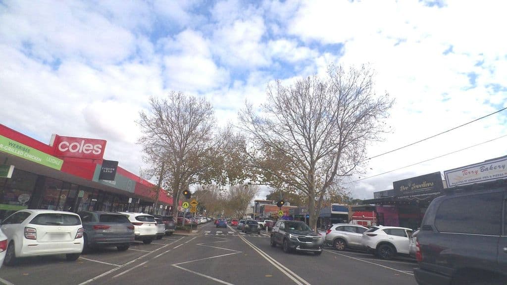 Street view near Almasa Lounge
