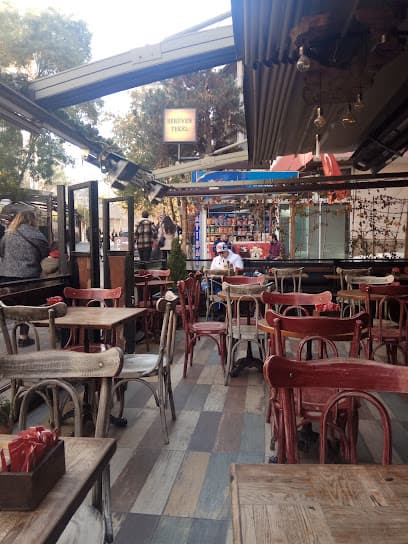 Tömbeki Cafe Pub