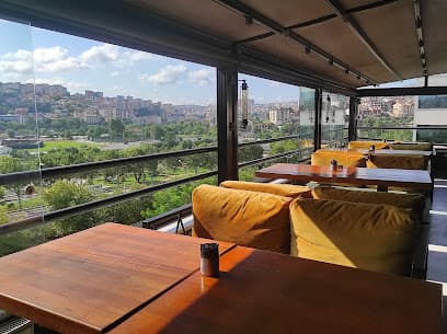 Dama Lounge Cafe