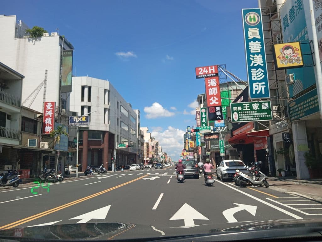 Street view near The_Paradise