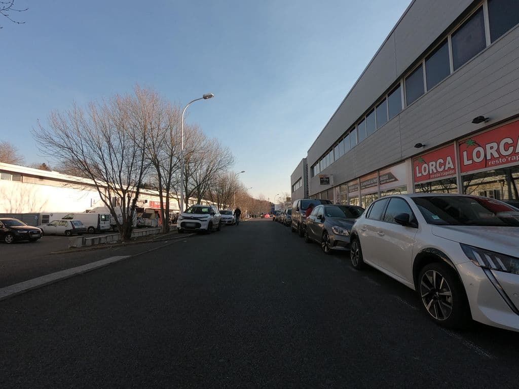Street view near Le Duo - Lounge & Food