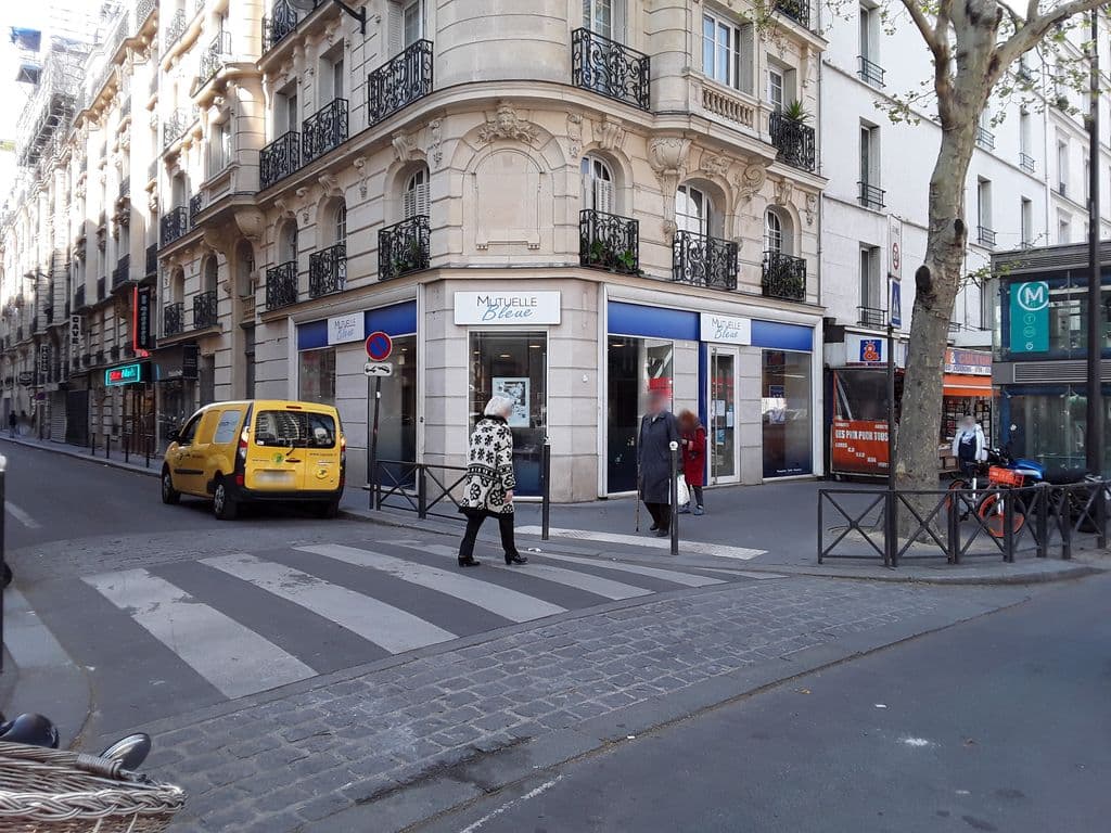 Street view near AMBÉRIA Lounge