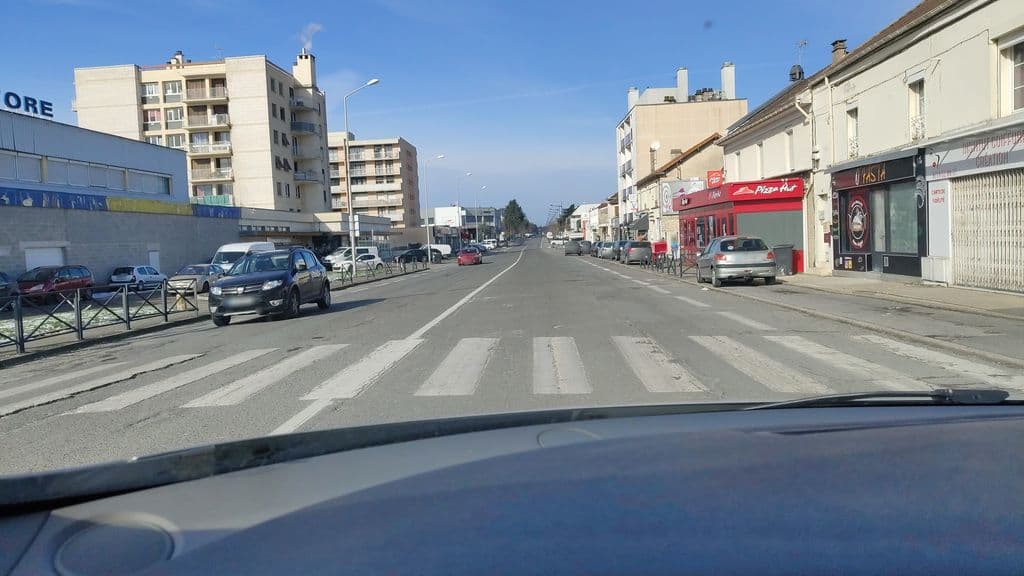 Street view near Topchicha Melun - Cigarette Electronique - Chicha