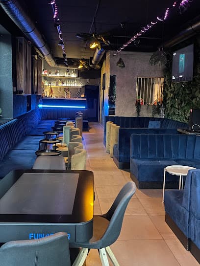 Smokey's Hookah Bar