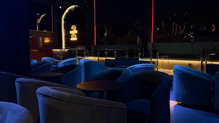 2 rocks lounge