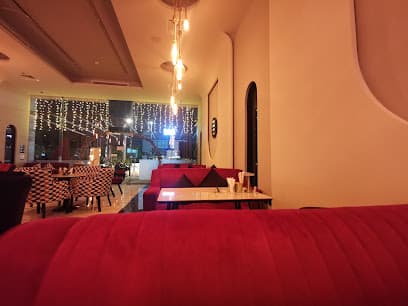 Moons & Tunes Restaurant & Cafe. مطعم ومقهي مونز اند تونز كافيه