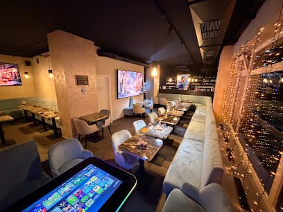 Zaya Hookah Terrace Pizza