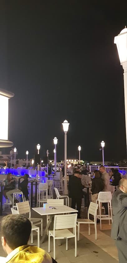 ISLE Lounge