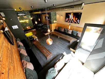 Huqqa helmet lounge